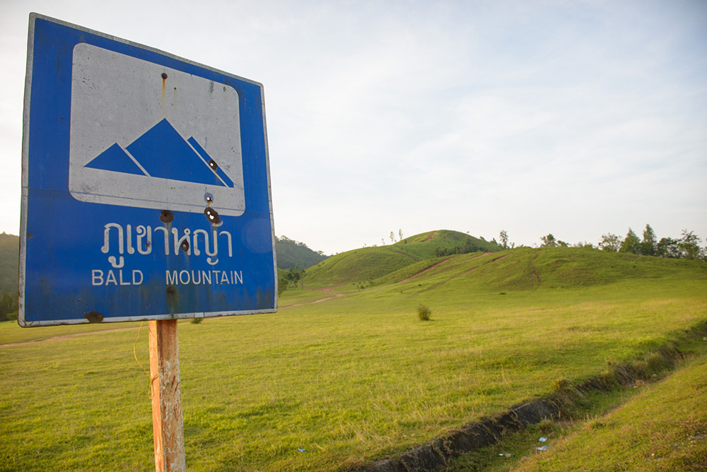 โปรแกรมทัวร์ : ทัวร์ระนอง รอบเมือง สุสานเจ้าเมือง - พระราชวังรัตนรังสรรค์ - สวนสาธารณะรักษะวาริน - น้ำตกหงาว - พรรั้ง - วัดบ้านหงาว - ภูเขาหญ้า