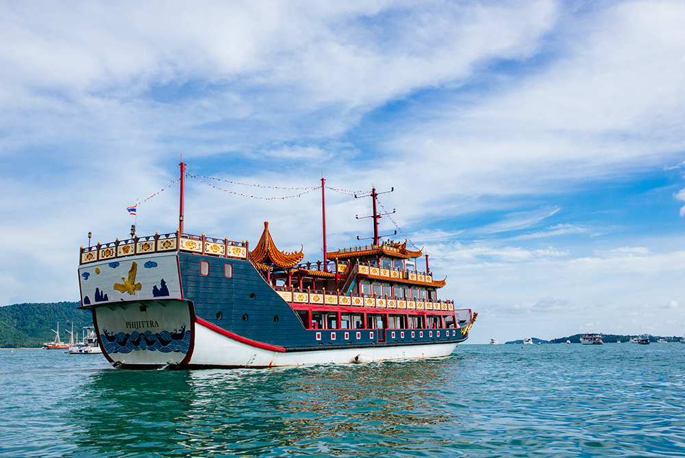 ทัวร์เกาะราชา เกาะเฮ วันเดย์ทริป ล่องเรือสำราญ (เรือมังกร) (Tour Raya Coral Island By Dragon Boat )