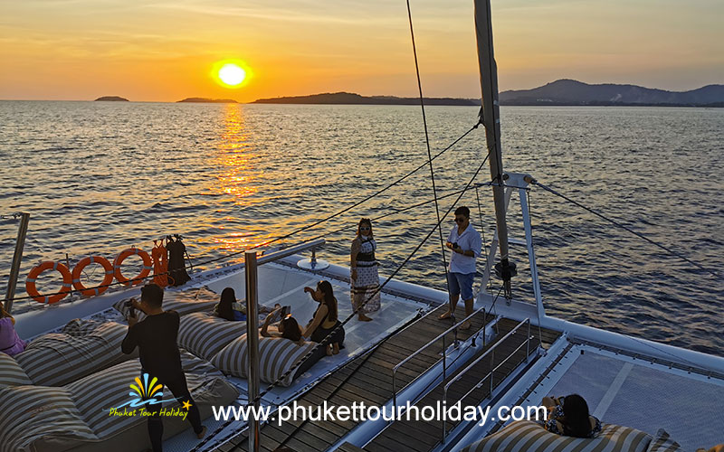 เรือ Lobster Yacht Phuket พระอาทิตย์ตกดิน